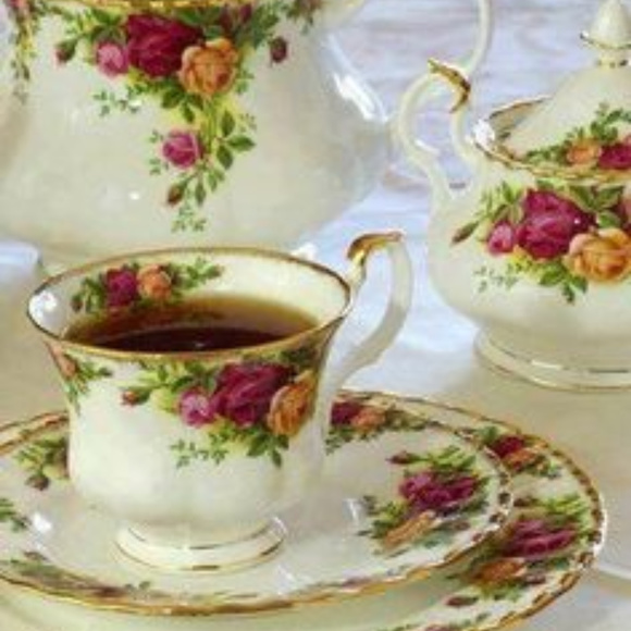 Meet your Posher, Cynthia - Picture 1 of 1